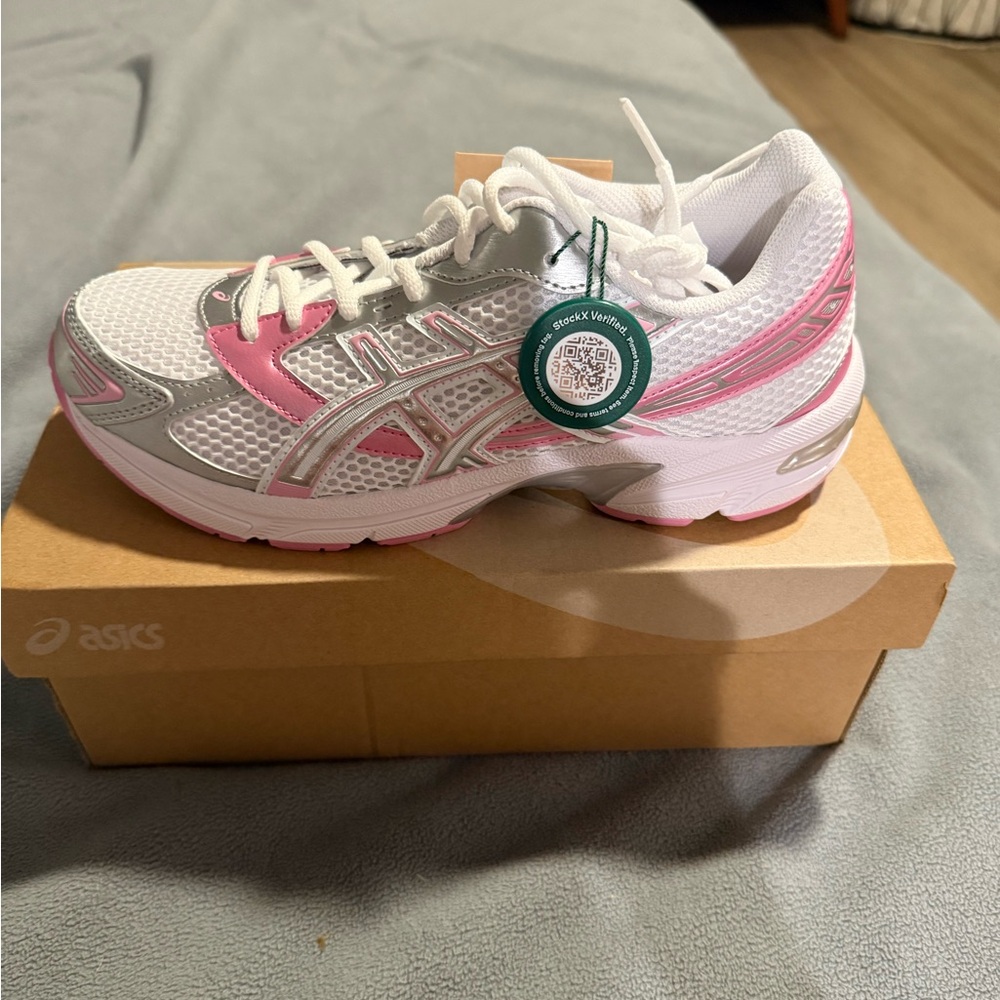 ASICS GEL-1130 White/Pure Silver Women's White and Pink Sneakers US W 9 NWT